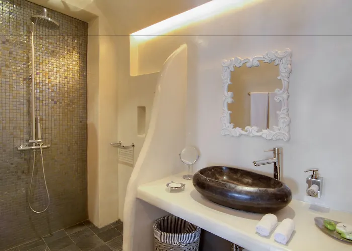 Santorini Secret Premium Hotel