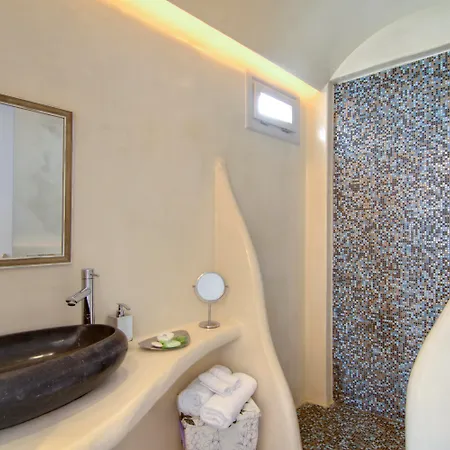 Santorini Secret Premium Hotel