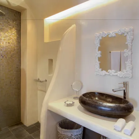 Santorini Secret Premium Hotel