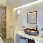 Santorini Secret Premium Hotel