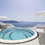 Santorini Secret Premium 4*